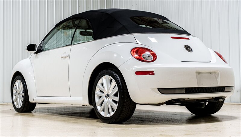 Used 2010 Volkswagen Beetle Convertible FWD image 5