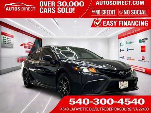 Used 2021 Toyota Camry SE FWD image 1