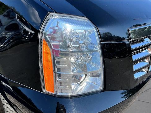 Used 2013 Cadillac Escalade Luxury RWD image 26