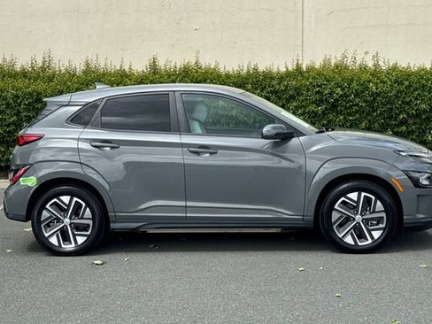 Used 2023 Hyundai Kona SE w/ Cargo Package FWD image 3