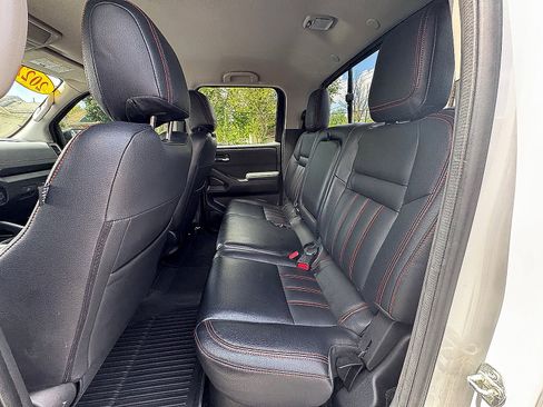 Used 2022 Nissan Frontier SV AWD/4WD image 18