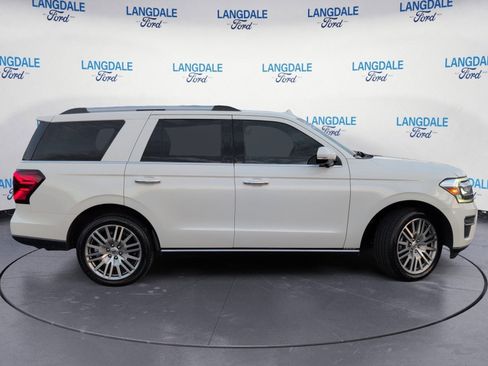 Used 2022 Ford Expedition Limited image 3