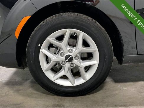 Used 2025 Kia Soul LX w/ LX Technology Package FWD image 10