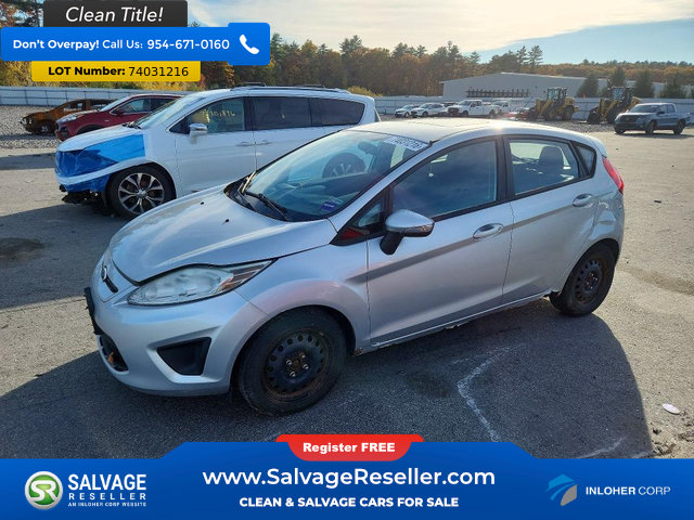 Used 2013 Ford Fiesta SE w/ Moon & Mood Pkg FWD image 1