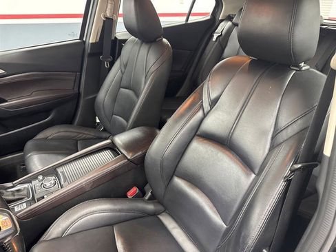 Used 2017 MAZDA MAZDA3 Touring FWD image 12