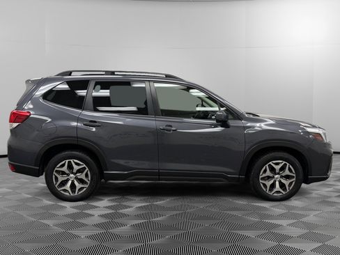Used 2021 Subaru Forester Premium image 6