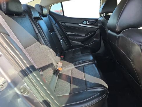 Used 2022 Nissan Maxima SV w/ Floor Mat Group FWD image 16