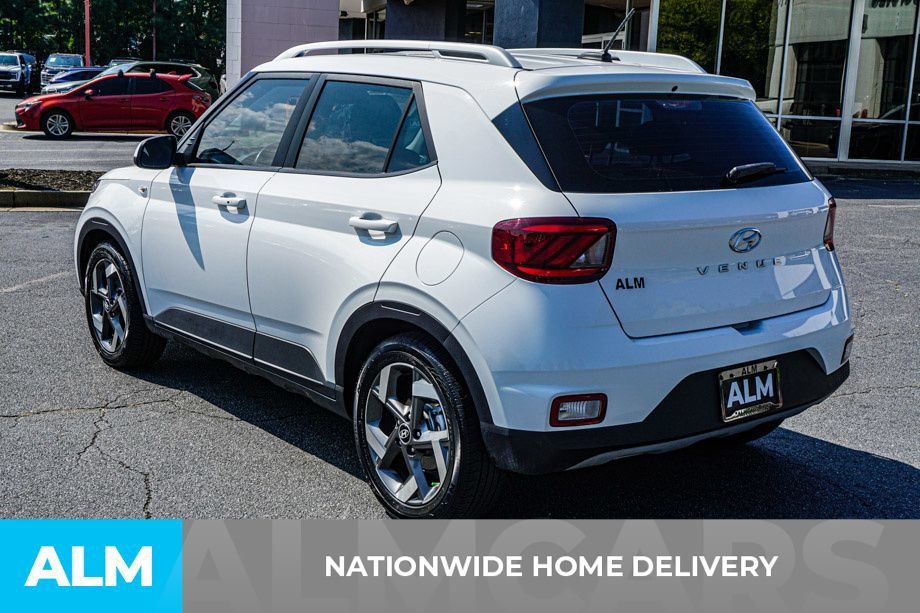 Used 2025 Hyundai Venue SEL FWD image 4