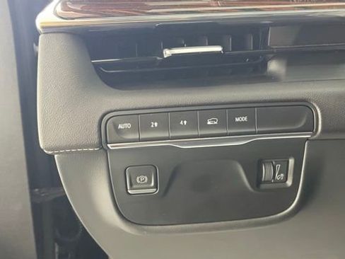 Used 2022 Cadillac Escalade ESV Premium Luxury image 39