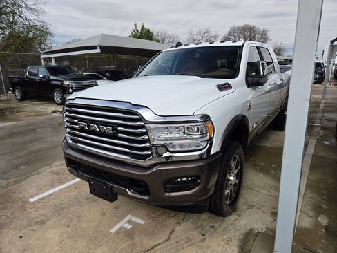 Used 2024 RAM 2500 Limited image 3