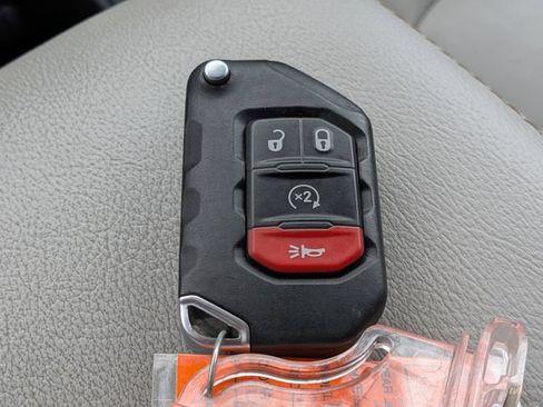 Used 2023 Jeep Gladiator Overland AWD/4WD image 37