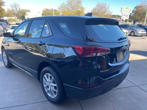 Used 2022 Chevrolet Equinox LS image 6