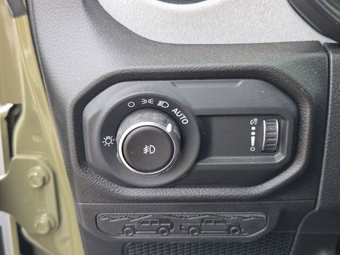 Used 2025 Jeep Wrangler Sport S image 17