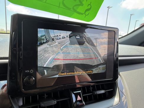 Used 2025 Toyota Corolla Cross AWD Hybrid image 9