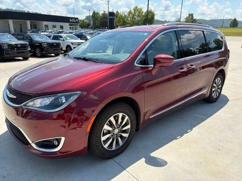 Used 2020 Chrysler Pacifica Touring-L Plus w/ Advanced Safetytec Group FWD image 61