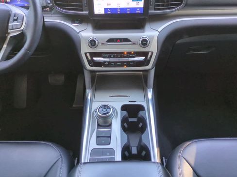 Used 2022 Ford Explorer XLT w/ Equipment Group 202A RWD image 19