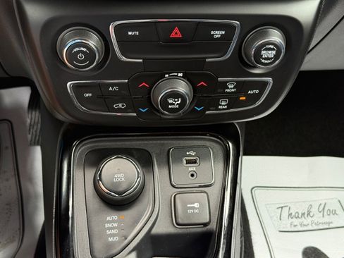 Used 2018 Jeep Compass Limited w/ Navigation Group image 29