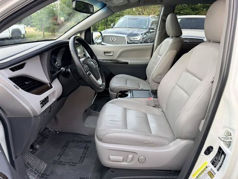 Used 2015 Toyota Sienna XLE Premium FWD image 30