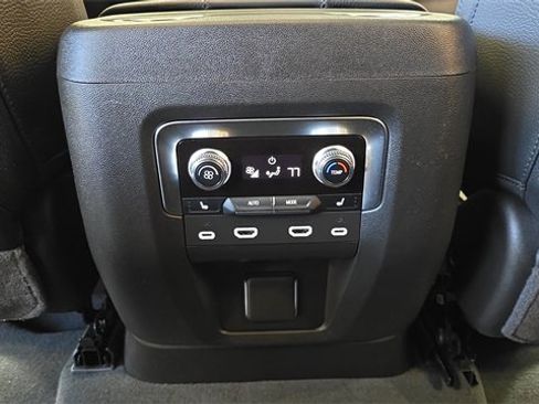 Used 2024 GMC Yukon XL Denali image 21