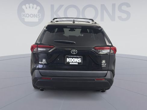 Used 2021 Toyota RAV4 XLE w/ Convenience Package image 5