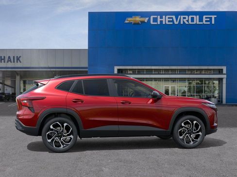 New 2026 Chevrolet Trax RS w/ Sunroof Package FWD image 5