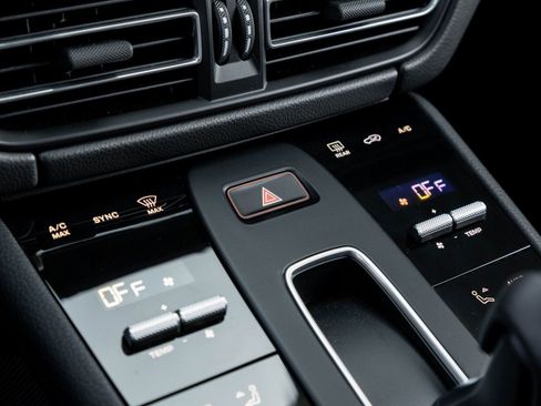 Certified 2026 Porsche Macan AWD/4WD image 26
