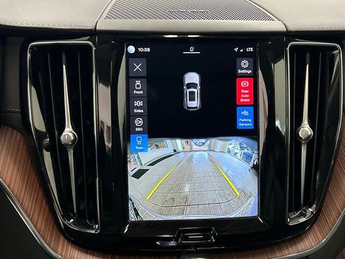 Certified 2023 Volvo XC60 B5 Ultimate image 18