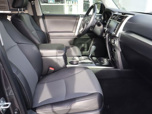 Used 2022 Toyota 4Runner SR5 Premium image 38