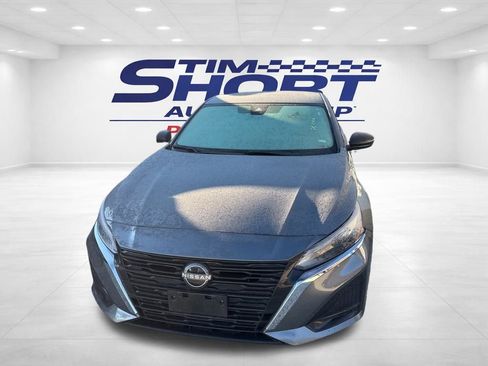 Used 2024 Nissan Altima 2.5 SV image 2