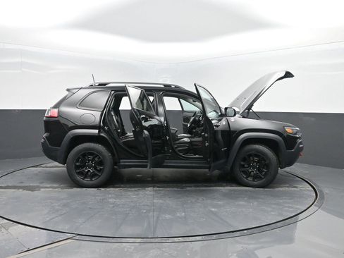 Used 2019 Jeep Cherokee Trailhawk w/ Cold Weather Group image 45