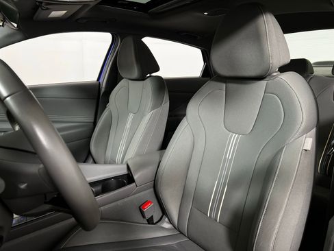 Used 2025 Hyundai Elantra SEL image 13