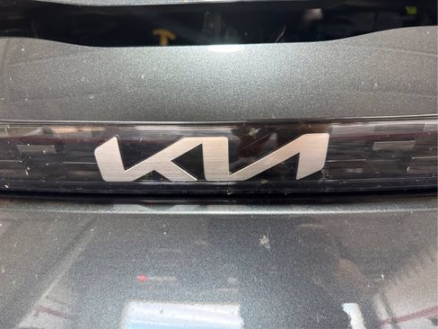 Used 2025 Kia Soul LX w/ LX Technology Package FWD image 24
