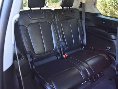 Used 2023 Jeep Grand Cherokee L Limited w/ Black Appearance Package image 15