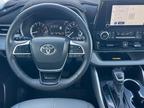 Certified 2024 Toyota Highlander XLE image 11