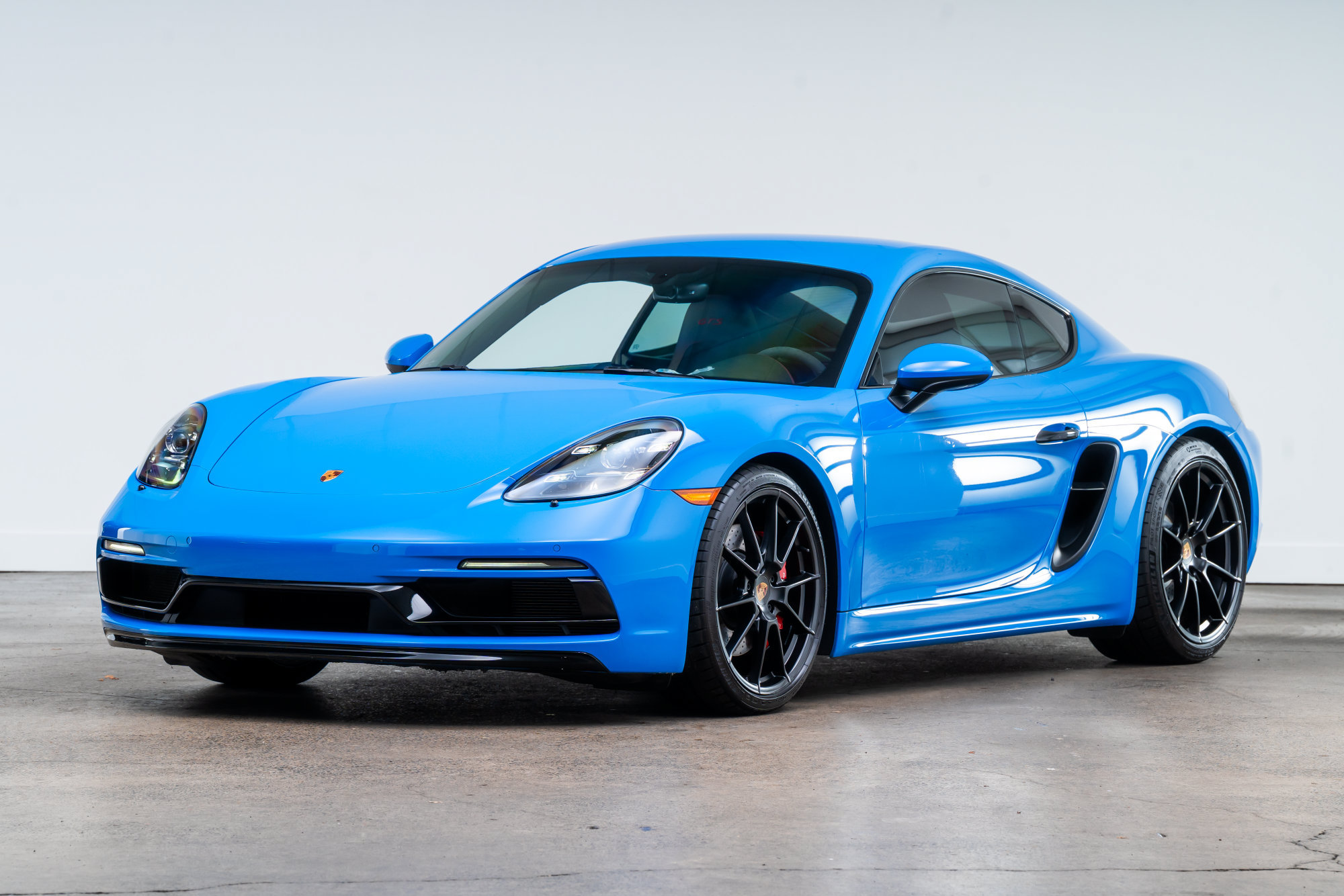 Used 2025 Porsche 718 Cayman GTS RWD image 4