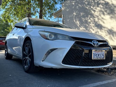 Used 2016 Toyota Camry SE FWD image 3