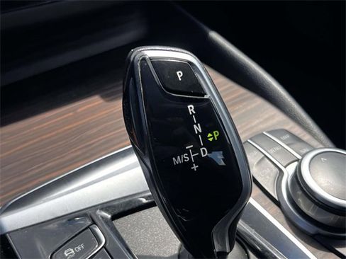 Used 2022 BMW 530e w/ Premium Package image 34