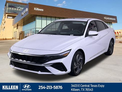 Used 2025 Hyundai Elantra SEL image 4