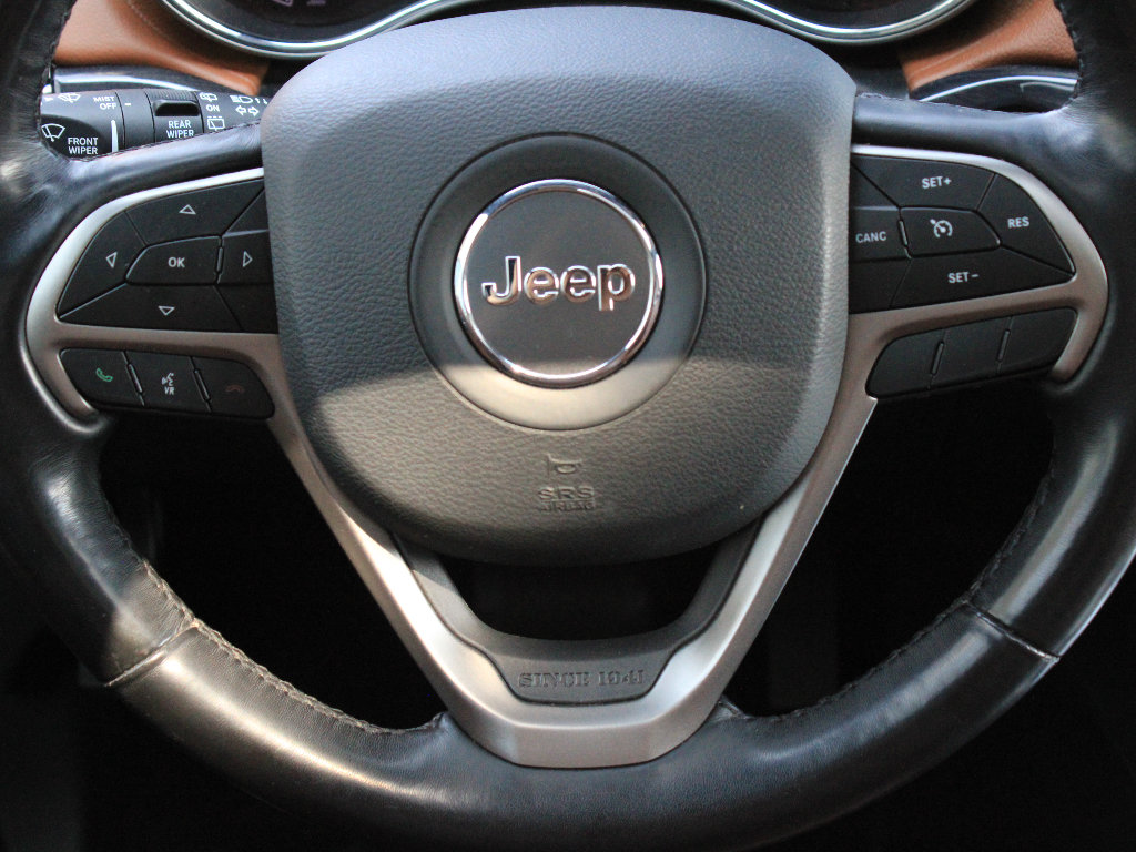 Used 2021 Jeep Grand Cherokee Overland AWD/4WD image 16