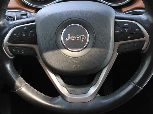 Used 2021 Jeep Grand Cherokee Overland AWD/4WD image 16