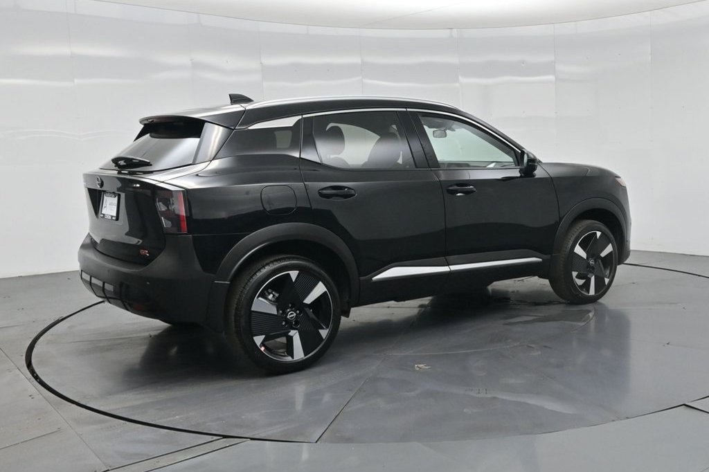 Used 2026 Nissan Kicks SR FWD image 5