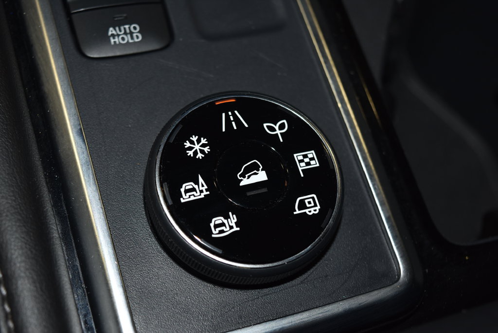 Used 2025 Nissan Pathfinder SL AWD/4WD image 17