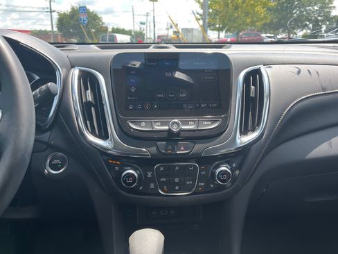 Used 2023 Chevrolet Equinox Premier FWD image 11