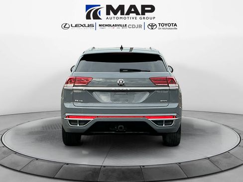 Used 2021 Volkswagen Atlas Cross Sport SE w/ Panoramic Sunroof Package image 3