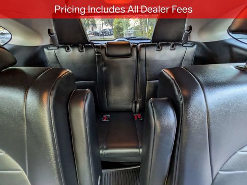 Used 2022 Toyota Highlander XLE FWD image 16