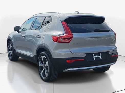 Used 2025 Volvo XC40 B5 Plus AWD/4WD image 8
