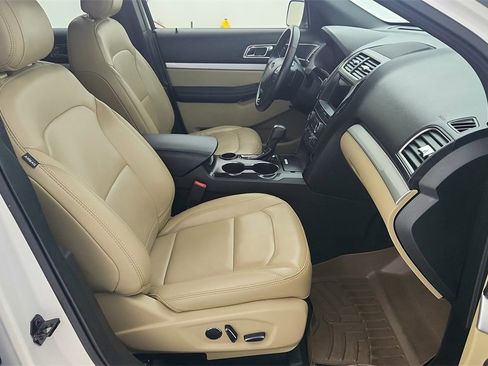 Used 2017 Ford Explorer XLT w/ Equipment Group 202A image 33