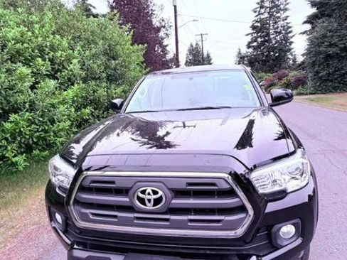 Used 2017 Toyota Tacoma SR5 w/ Tow Package AWD/4WD image 7