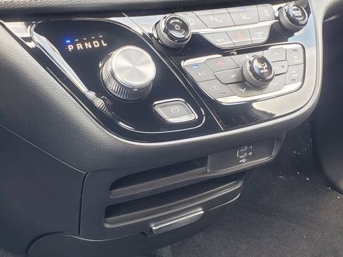 New 2027 Chrysler Pacifica Select AWD/4WD image 13