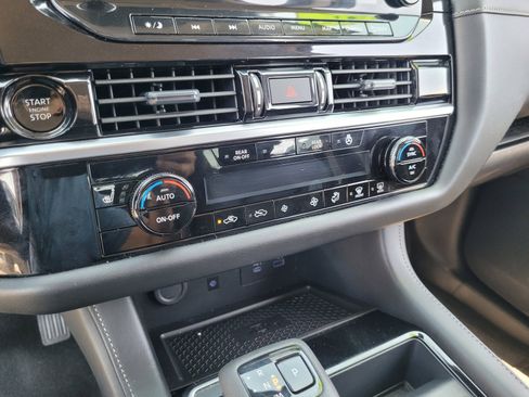 Used 2025 Nissan Pathfinder SL AWD/4WD image 21